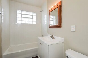 3211 W Fairmount Ave in Milwaukee, WI - Building Photo