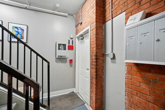 15 W 15th St, Unit #B4 in Cincinnati, OH - Foto de edificio - Building Photo