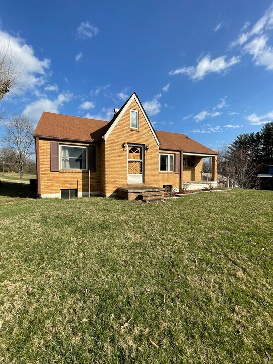679 Sand Hill Rd in Asheville, NC - Building Photo