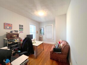 235A Highland Ave, Unit 2 in Somerville, MA - Building Photo - Building Photo