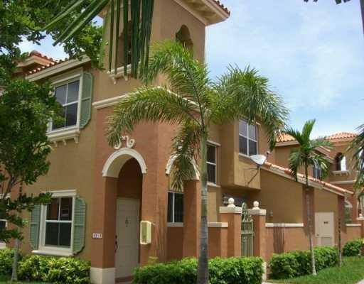 4919 Schooner Dr in Fort Lauderdale, FL - Foto de edificio