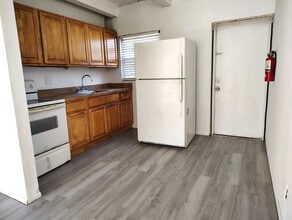 5261 Alhambra Dr in Pine Hills, FL - Foto de edificio - Building Photo