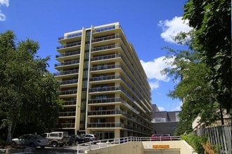 Sandpiper Apartments in Burlington, ON - Building Photo - Building Photo