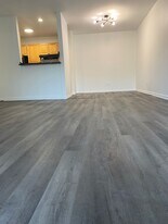 1919 Prairie Sq, Unit 123 in Schaumburg, IL - Building Photo