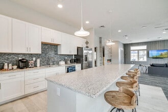 The Villas at Falling Waters in Omaha, NE - Building Photo - Building Photo