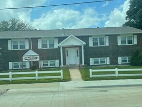 139 N Washington St, Unit 5 in Clinton, MO - Foto de edificio - Building Photo