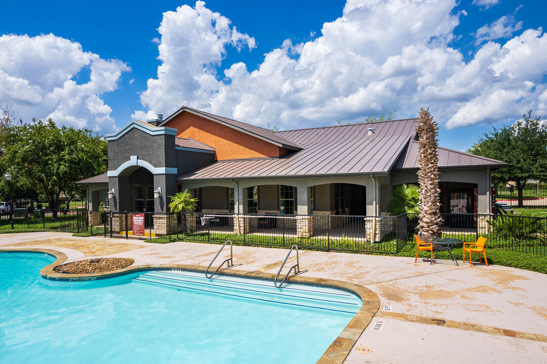 Oasis at Plum Creek in Kyle, TX - Building Photo