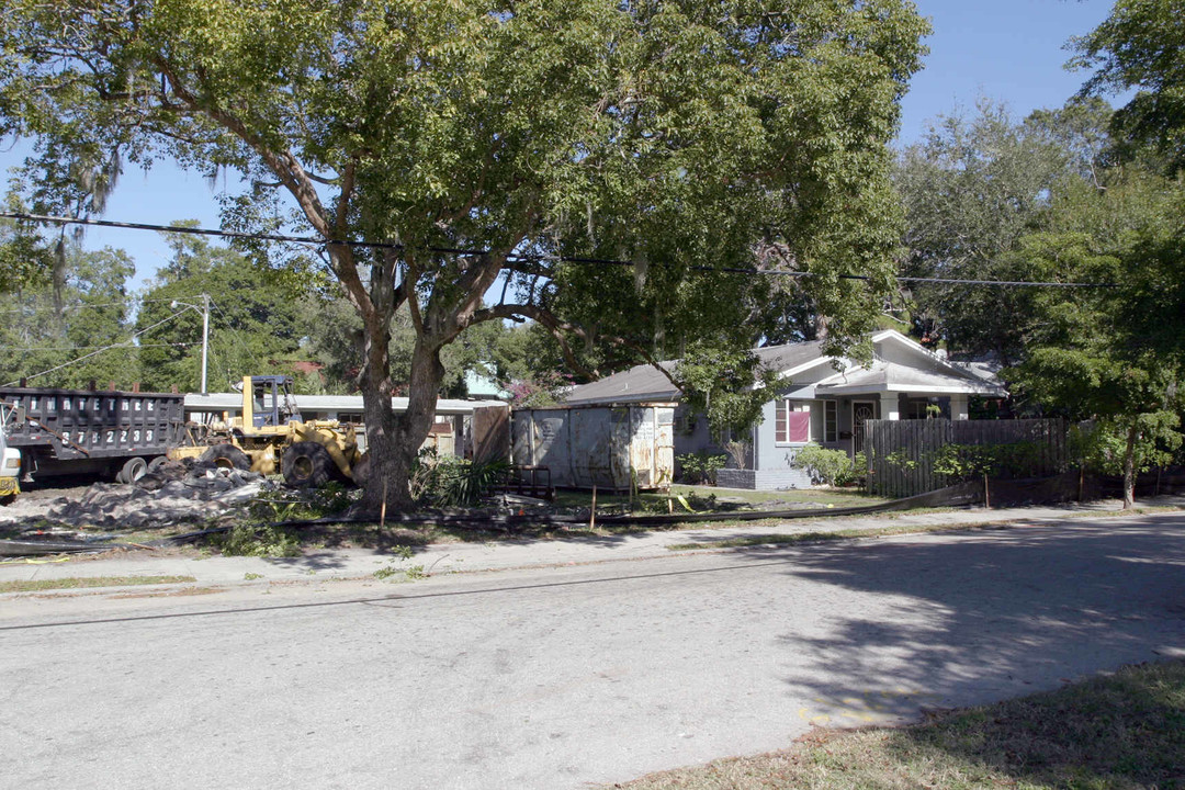 Twin Oaks in Sarasota, FL - Building Photo