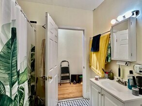 74 W Cottage St, Unit 1 in Boston, MA - Building Photo - Building Photo