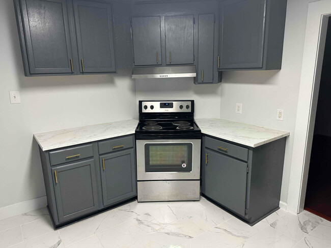 2720 Newton Dr in Statesville, NC - Building Photo - Building Photo