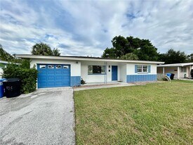 5925 1st St NE in St. Petersburg, FL - Building Photo