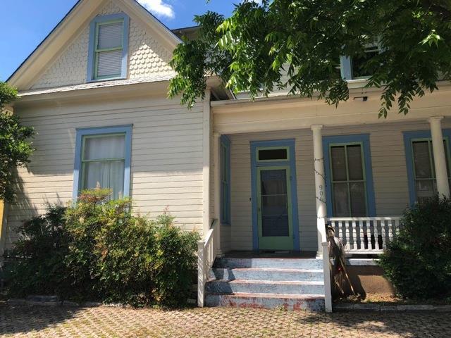property at 906 W 22nd St