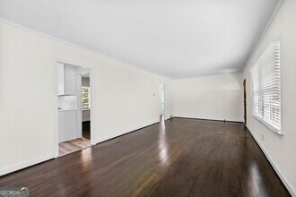 990 Lindridge Dr NE in Atlanta, GA - Building Photo - Building Photo