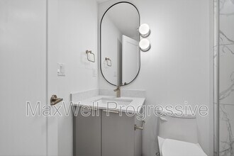 10425-10470 70 Ave NW in Edmonton, AB - Building Photo - Building Photo