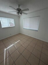 1707 NW 46th St in Fort Lauderdale, FL - Foto de edificio - Building Photo