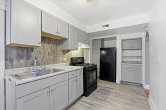 5301 W Jackson Blvd, Unit 2 in Chicago, IL - Building Photo - Building Photo