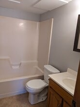 211 W 13th St, Unit 211 in Newton, KS - Building Photo - Building Photo