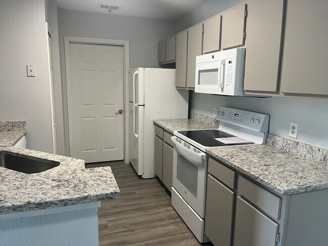 6548 Swissco Dr in Orlando, FL - Building Photo - Building Photo