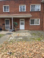 6051 Glenway Dr in Brook Park, OH - Building Photo