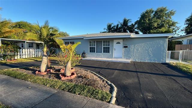 280 NE 169th St in North Miami Beach, FL - Building Photo - Building Photo