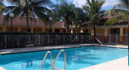 Jubilee Courtyards in Homestead, FL - Foto de edificio