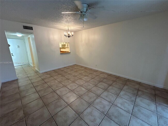 4384 NW 9th Ave in Deerfield Beach, FL - Building Photo - Building Photo