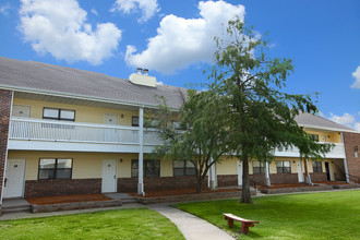 Buttonwood Tree Apartments in Wichita, KS - Building Photo - Building Photo