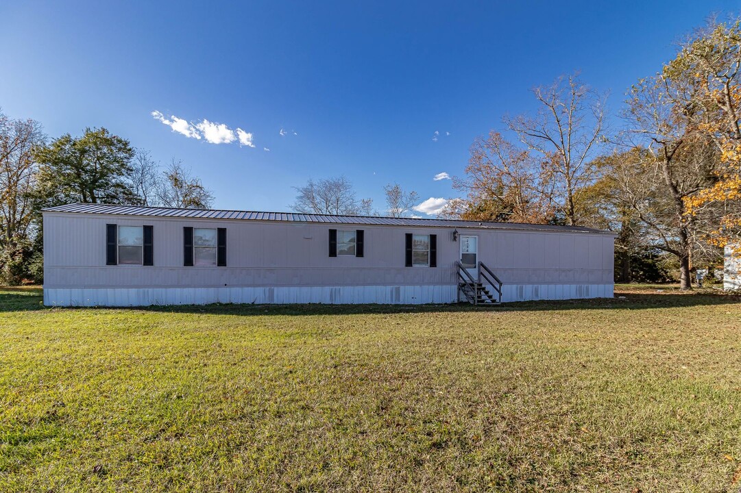 214 Little Dove Rd in Pikeville, NC - Building Photo