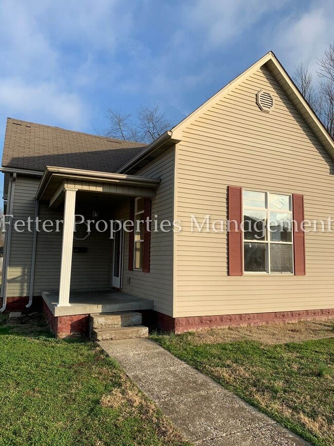 property at 512 E Oak St