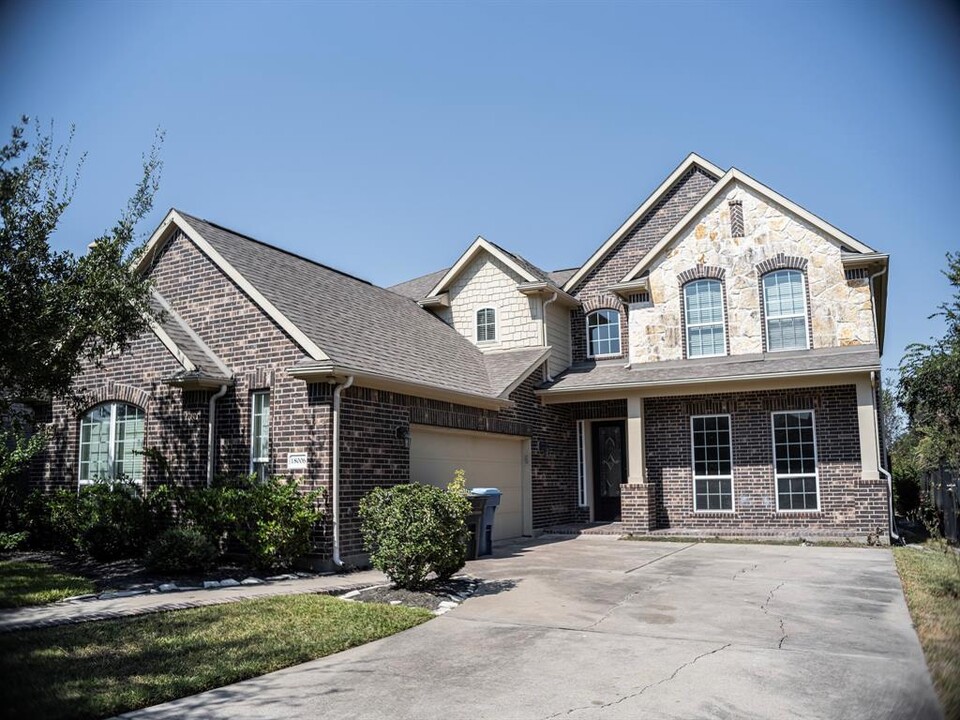 18006 E Williams Bend Dr in Cypress, TX - Foto de edificio