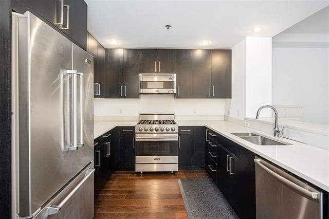 property at 1100 Maxwell Ln