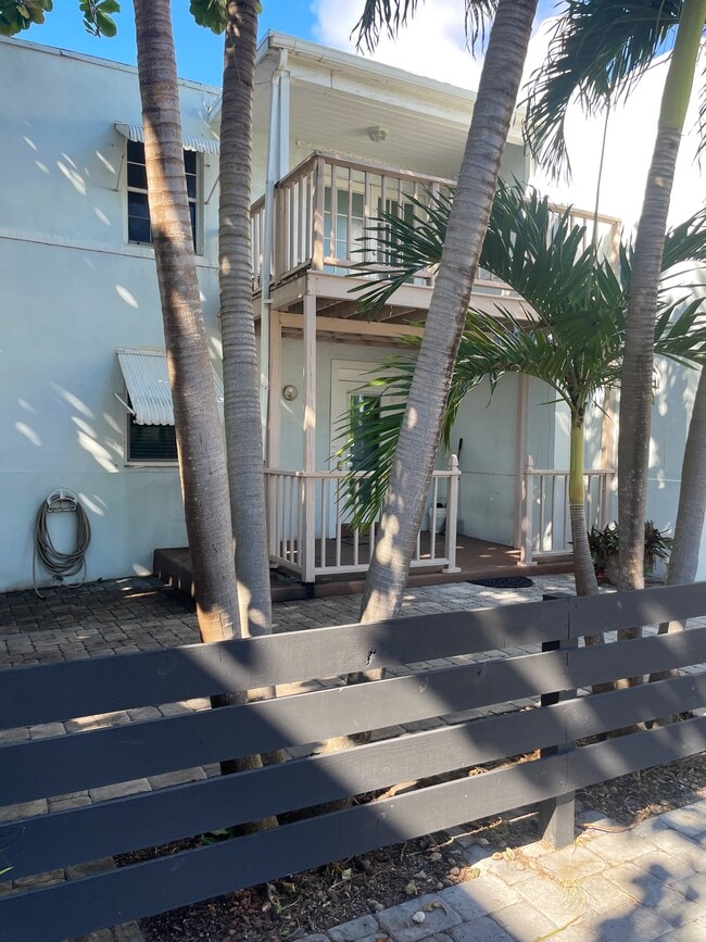 80 Salina Ave, Unit 1 in Delray Beach, FL - Foto de edificio - Building Photo
