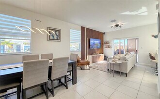 12373 NW 24th Pl in Miami, FL - Building Photo