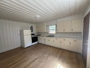 609 Jackson Ln in Kinston, NC - Foto de edificio - Building Photo