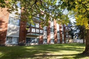 King Edward Apartments in Edmonton, AB - Building Photo