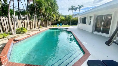 255 Ridgewood Rd in Key Biscayne, FL - Building Photo - Building Photo
