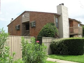 9101 Country Creek St in Houston, TX - Building Photo - Building Photo