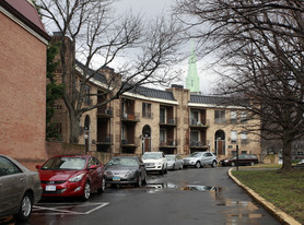 The Commons at Town Square Apartments