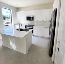 4293 NW 83rd Path in Doral, FL - Building Photo - Building Photo