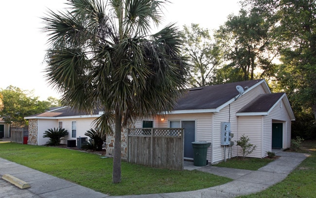 8310 Country Walk Dr in Pensacola, FL - Building Photo - Building Photo