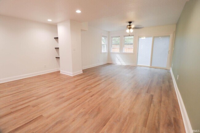 15018 Tally Ho Dr-Unit -11 in Huntertown, IN - Building Photo - Building Photo