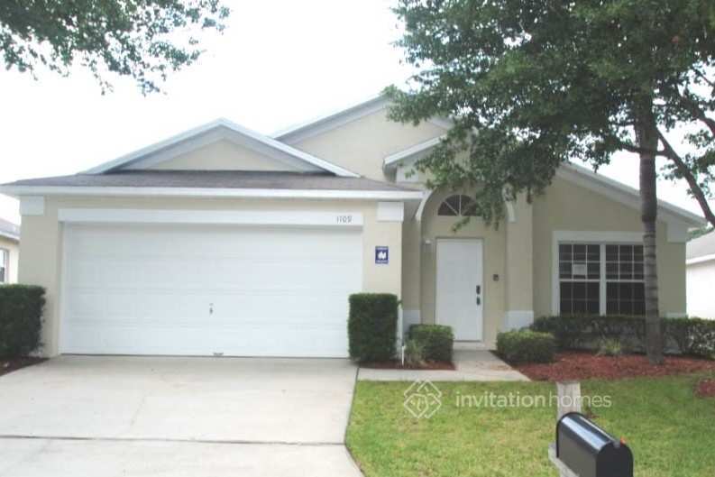 1109 Clear Creek Cir in Clermont, FL - Foto de edificio