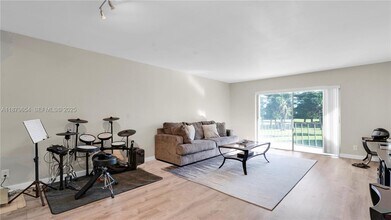 6301 N Falls Cir Dr in Lauderhill, FL - Building Photo - Building Photo