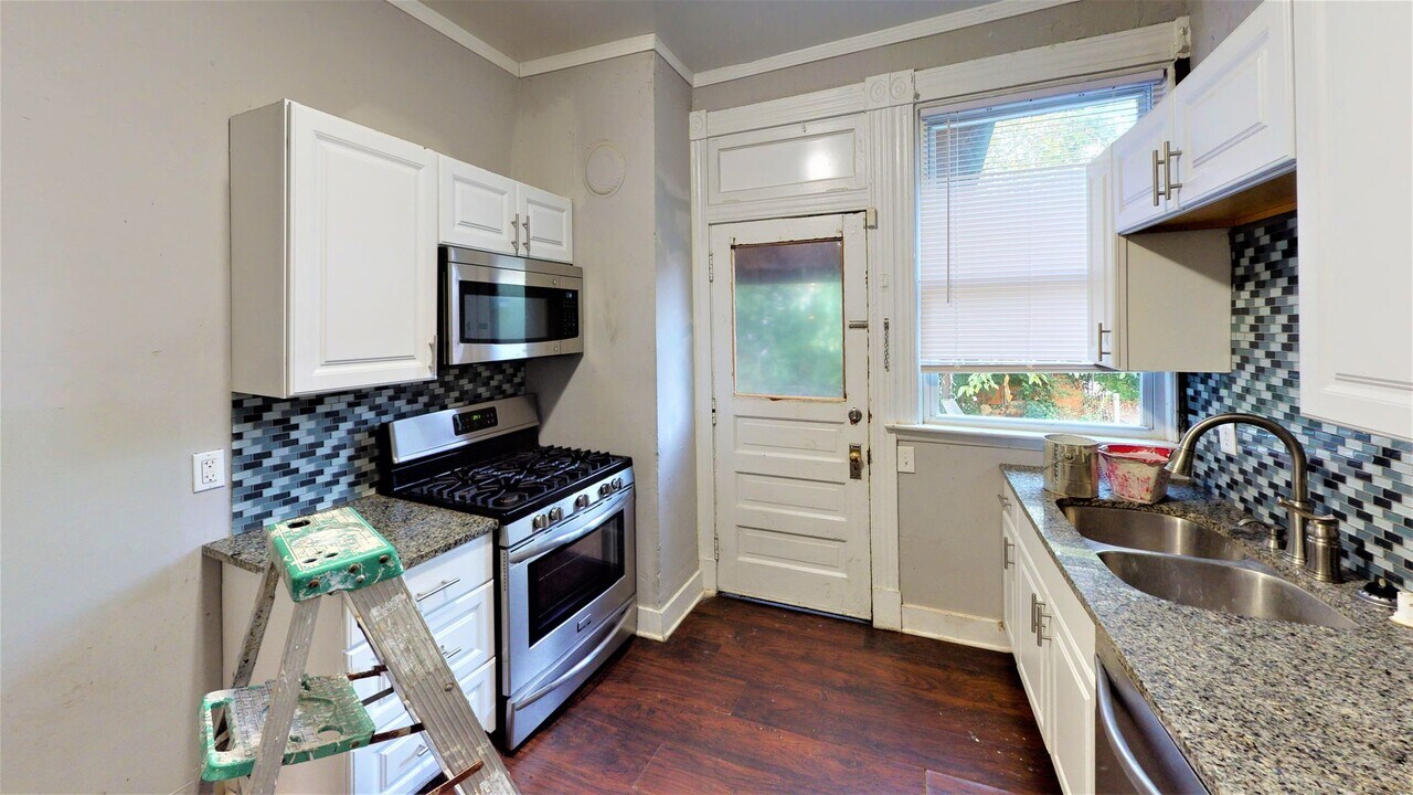 2317 Stratford Ave in Cincinnati, OH - Building Photo