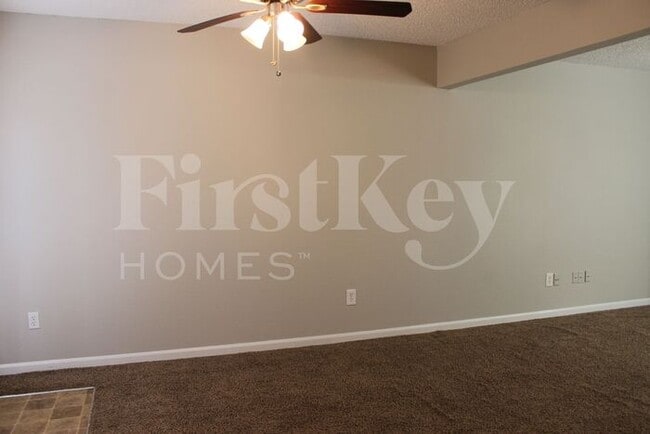 7308 E 122 Terrace in Grandview, MO - Foto de edificio - Building Photo
