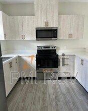 1320 N McColl Rd in Edinburg, TX - Building Photo - Building Photo