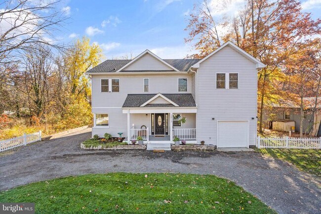 2813 Woodlawn Trail in Alexandria, VA - Building Photo - Building Photo