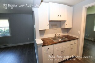 93 Henry Law Ave in Dover, NH - Building Photo