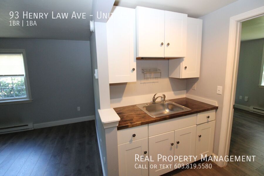 93 Henry Law Ave in Dover, NH - Building Photo