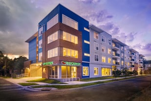 College Park at Midtown in Gainesville, FL - Building Photo